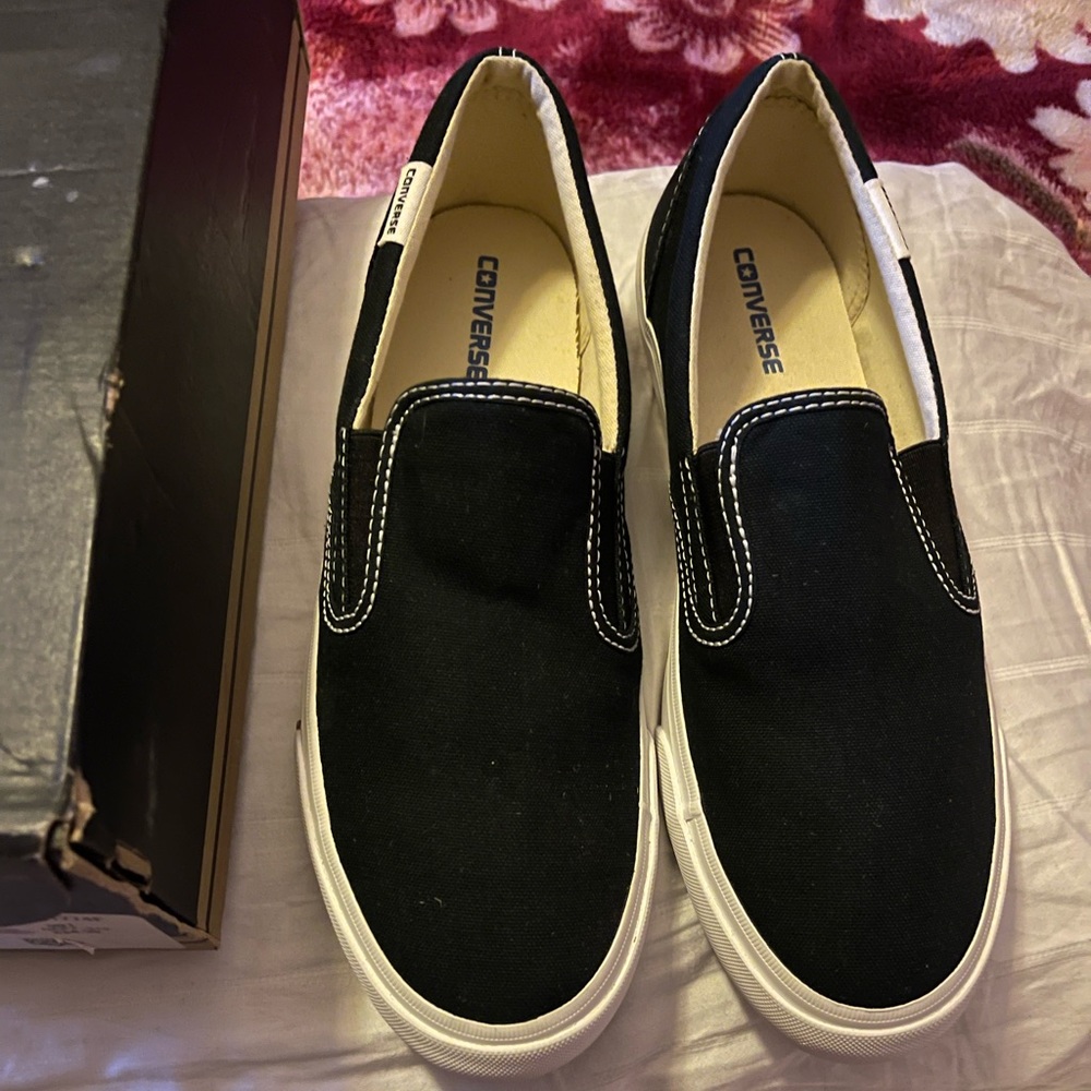 Converse slip on size 6 US Junior